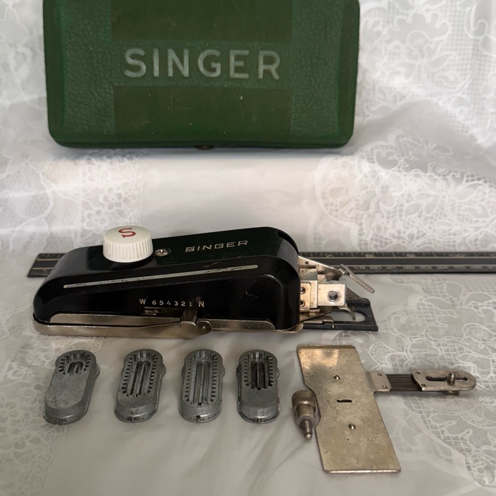 Vintage Singer Sewing Buttonholer Attachment Set